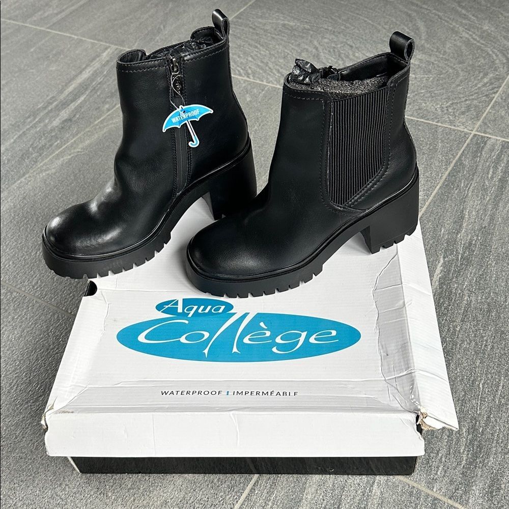 NIB Aqua College Raine Waterproof Black Suede Chelsea Boots Square Toe Women's 8
